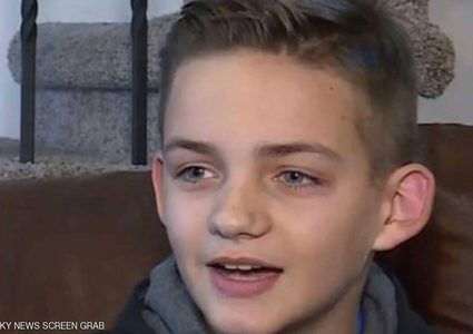 أم يائسة توقظ ابنها الكسول بأغرب طريقة ممكنة