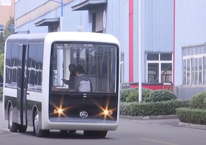 الصين تدخل حافلات ذاتية القيادة إلى أسطول النقل العام