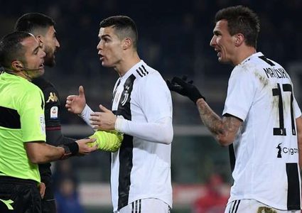 رونالدو يقوم بحركة تفتقد للروح الرياضية