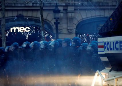 8 قتلى منذ بداية احتجاجات "السترات الصفراء" في باريس