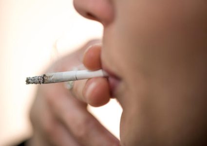 أضرار التدخين على الجلد وأكثر الأمراض التي يسببها له!