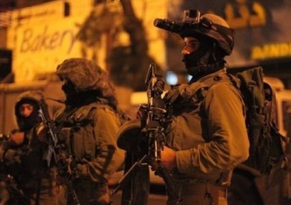 الاحتلال يغلق مدخلي مخيم الفوار ودورا الشرقي