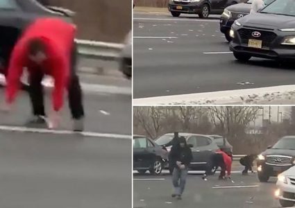 أموال تتطاير على الطريق في نيوجيرسي