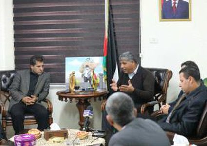 اجتماع لإعادة بناء منزل عائلة أبو حميد