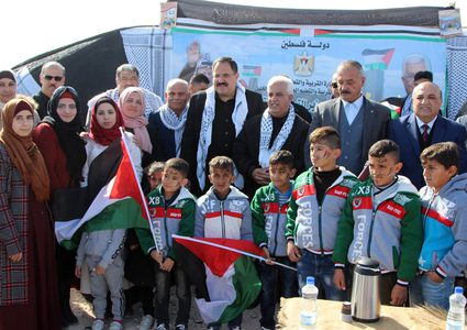 صيدم يفتتح مدرسة "التحدي 13" جنوب الخليل