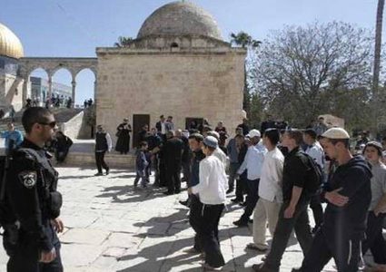 (62) مستوطنًا يقتحمون المسجد الأقصى