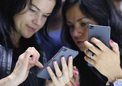 لماذا لا ينبغي أن تشتري هاتفا ذكيا الآن؟