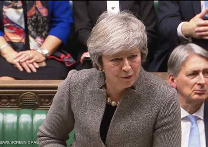 ماي تؤجل التصويت على "بريكست".. والمعارضة ترفض