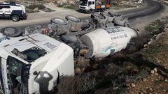 وفاة مواطن من الدهيشة بانقلاب خلاطة باطون في الداخل المحتل