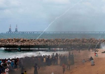 3 إصابات خلال قمع الاحتلال للمسيرات السلمية شمال غرب غزة