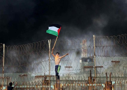 "العلم" يضع 3 جنود في مأزق خلال هدم منزل عائلة الشهيد نعالوة