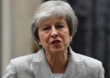 تيريزا ماي ترفض الدعوات المتزايدة لاجراء استفتاء ثان