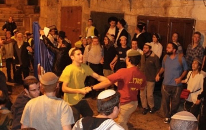 مستوطنون يقتحمون منطقة دير مار سابا شرق بيت لحم