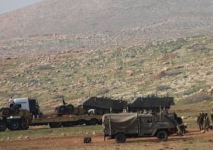 الاحتلال ينشر عشرات الآليات الثقيلة عند مدخل العقبة