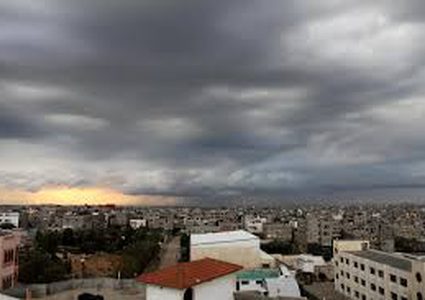 أجواء غائمة جزئيًّا والفرصة مهيأة لسقوط الأمطار