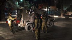اعتقال 3 مواطنين بينهم زوجة شقيق شهيد