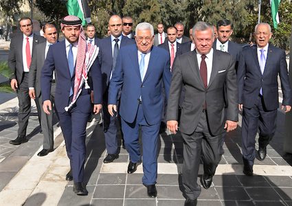 الرئيس الفلسطيني محمود عباس يلتقي العاهل الأردني الملك عبد الله الثاني وولي العهد الأردني ، في عمان ، الأردن يوم 18 ديسمبر 2018.