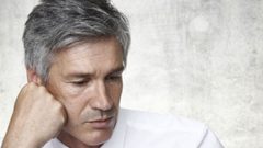 دراسة تحدد "الأسباب الحقيقية" لظهور الشيب