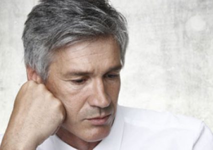 دراسة تحدد "الأسباب الحقيقية" لظهور الشيب