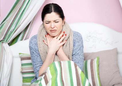 كيف يمكن التخفيف من ألم الحنجرة؟