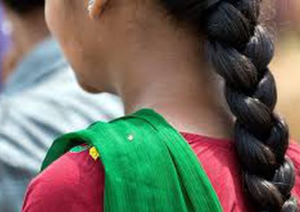 طفلة تشتكي والدها لمخالفته وعدا ببناء "مرحاض"!