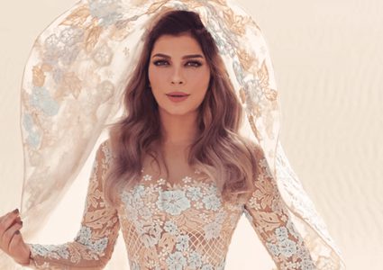 فستان أصالة المزيّن بالريش يحيّر الجمهور