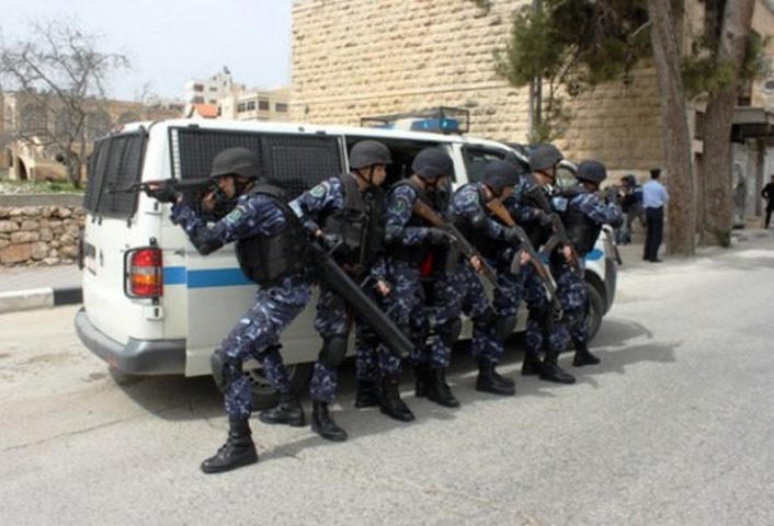 القبض على ثلاثة مسلحين في السواحرة سطوا على مركبة مواطن