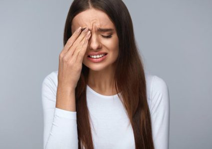 تعرف على مرض "صداع العين"