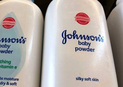 فحص عينات من جونسون آند جونسون بالهند