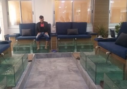 "السمك" وسيلة جديدة للترفيه والعلاج في غزة