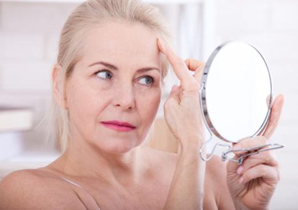 7 نصائح للتّخلّص والوقاية من تجاعيد الجبين