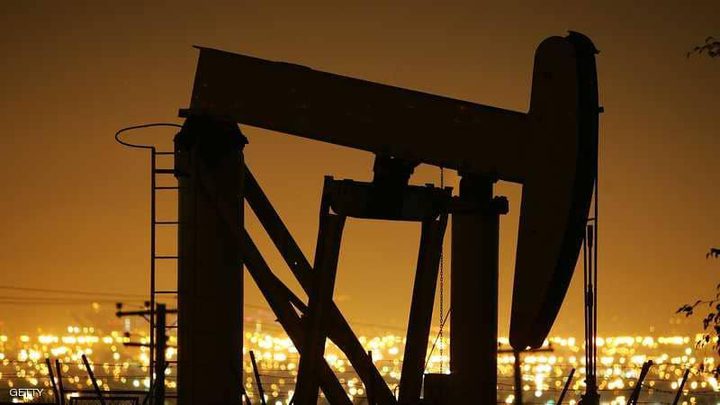 النفط يهبط لأدنى مستوى في أكثر من عام