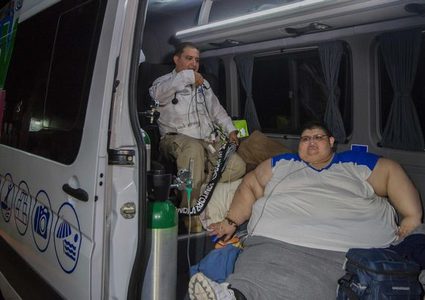 أثقل رجل في العالم يدخل غرفة العمليات..والهدف "المشي مجددًا"