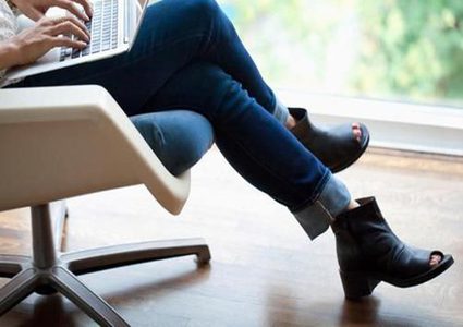 ما هي خطورة عادة وضع ساق فوق أخرى ؟