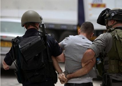 الاحتلال يعتقل شابا على حاجز عسكري