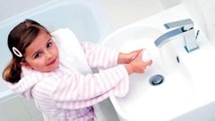 الصابون ومستحضرات التجميل... والبلوغ المبكر لدى الفتيات