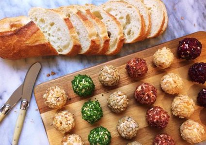 كرات الجبن الصغيرة للكريسماس