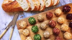 كرات الجبن الصغيرة للكريسماس