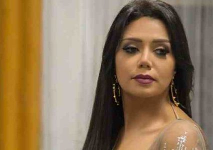 من جديد.. رانيا يوسف تثير الجدل بفستان أصفر !