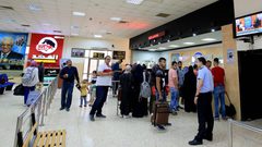 الاحتلال يمنع سفر 42 مواطنًا عبر "الكرامة" الأسبوع الماضي