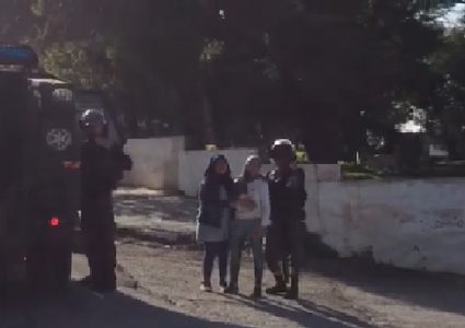 الاحتلال يعتقل عددا من الطلبة في بيتونيا