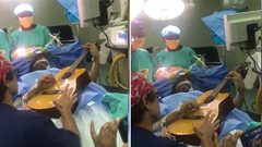 موسيقي يعزف الغيتار أثناء خضوعه لجراحة بالمخ