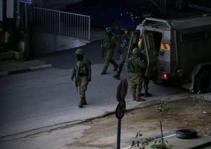 الاحتلال يحتجز وزير الزراعة شرق رام الله