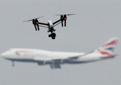 بعد تعطيل مطار غاتويك.. مداهمة منزل "مشبوه" ببريطانيا