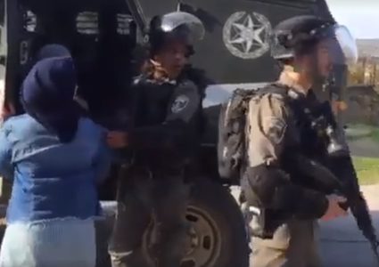 الاحتلال يحتجز ثلاث طالبات من مدرسة بيتونيا الأساسية