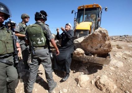 الاحتلال يصادر ويجرف أراضٍ شرق قلقيلية