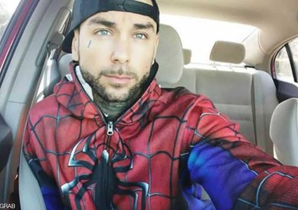 حارس معدم يتحول إلى "سبايدرمان" ويساعد 11 ألف طفل