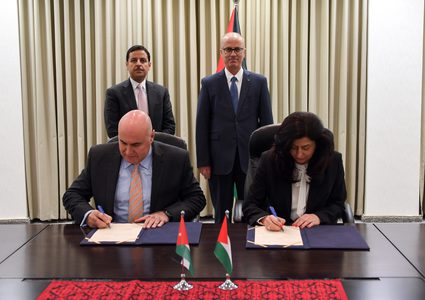 برعاية وحضور رئيس الوزراء

توقيع بروتوكول تعاون فني بين هيئتي تشجيع الاستثمار الفلسطينية والأردنية