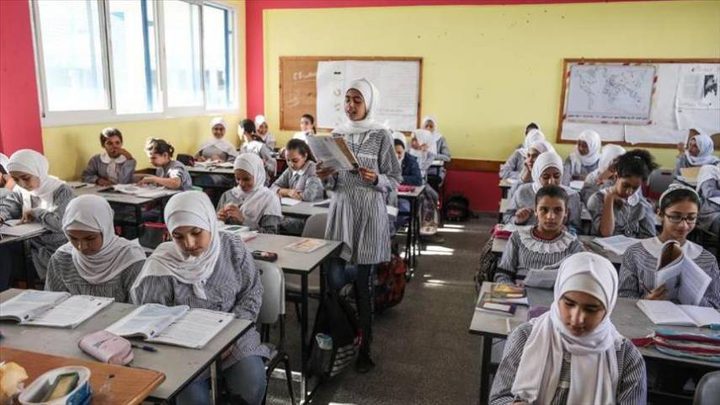 الأردن يعفي "أونروا" من سداد قيمة الكتب المدرسية