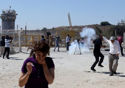 إصابات خلال قمع قوات الاحتلال لوقفة أمام "عوفر"